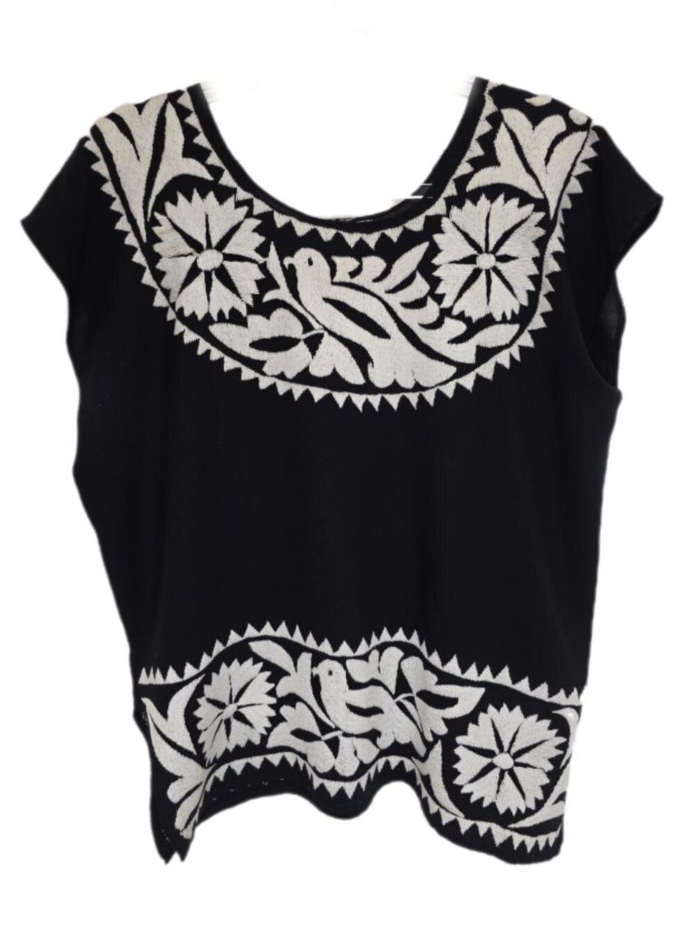 1452 Arte Huaxyacac Artisan Hand Embroidered BlackwWhite Short Sleeve Top Sz.XL